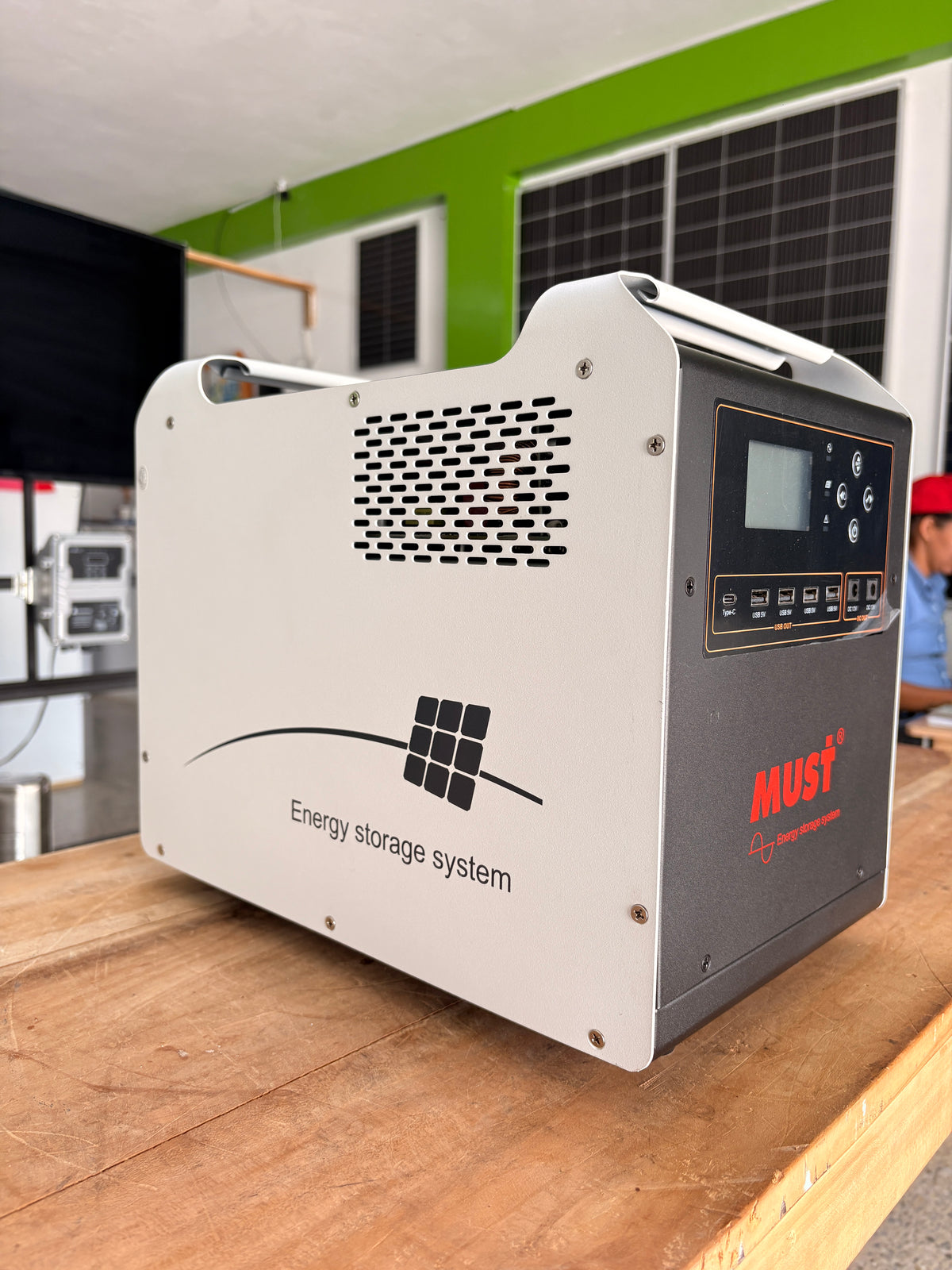 Inversor Portátil MUST 1KW 1.280w